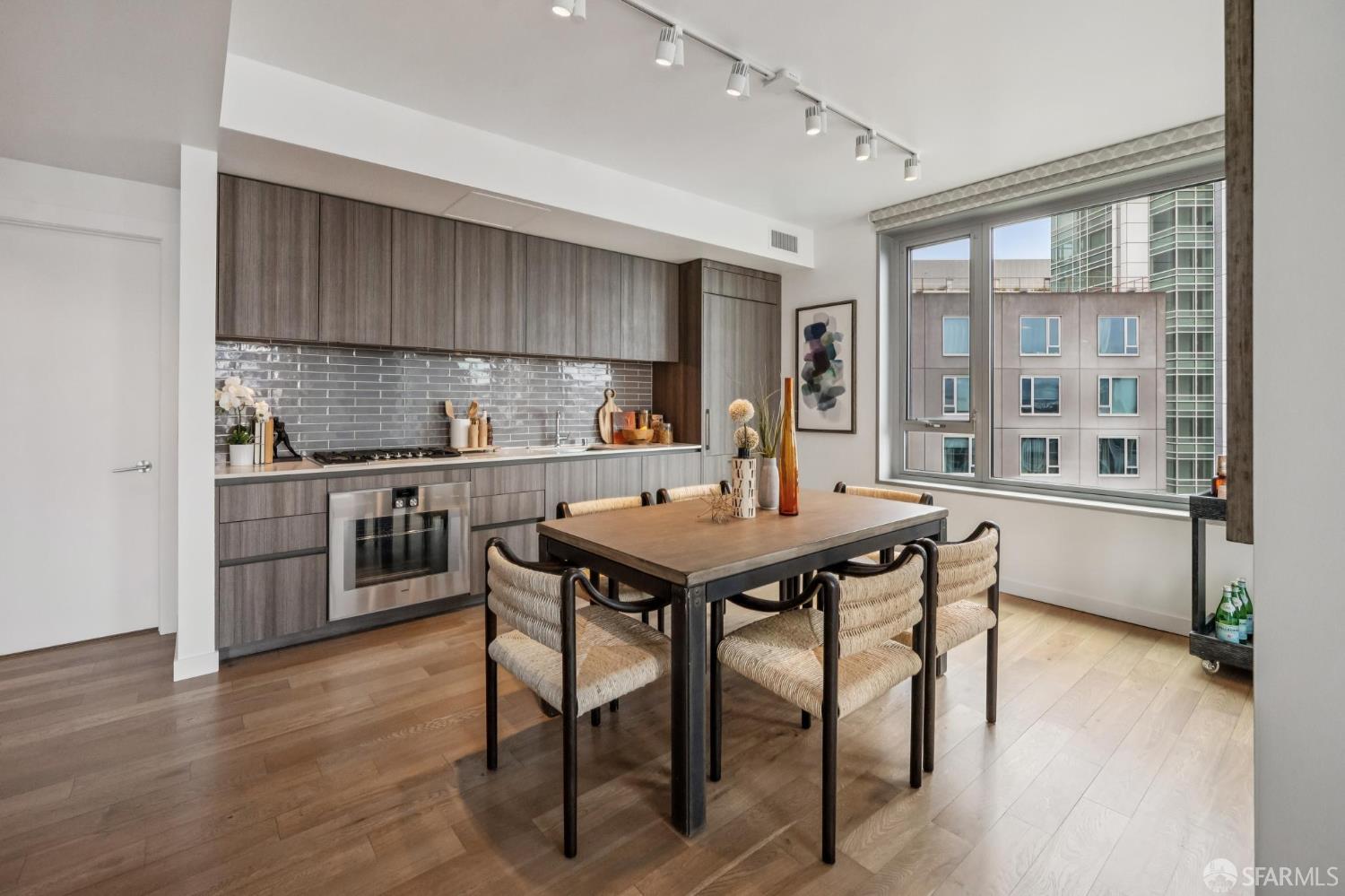 1000 3rd Street # 812