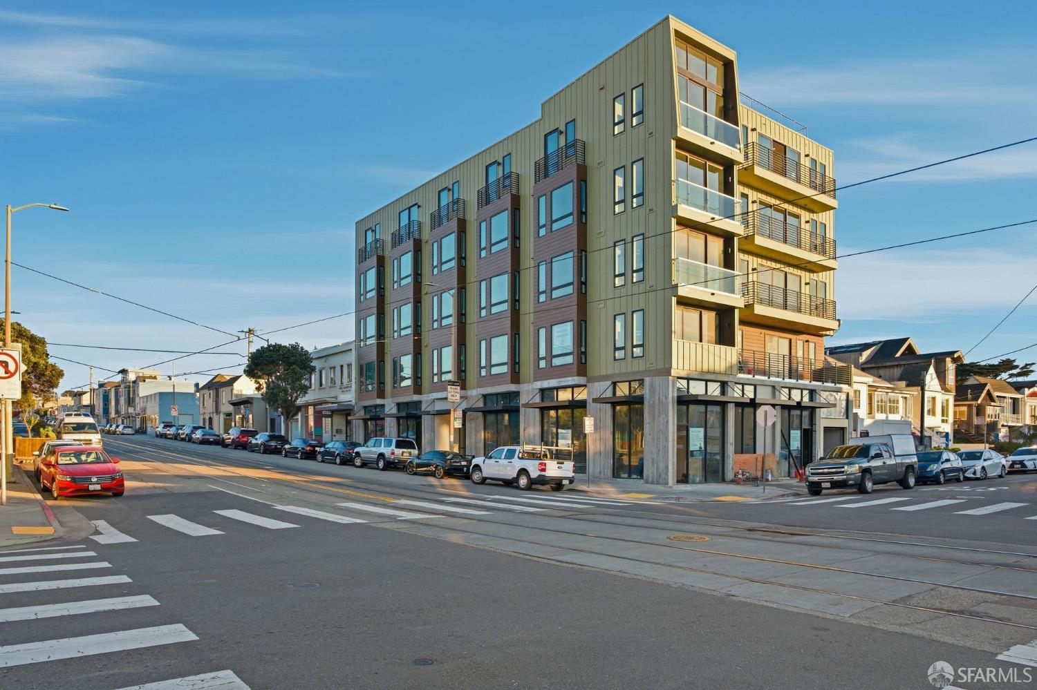 3945 Judah Street # 401