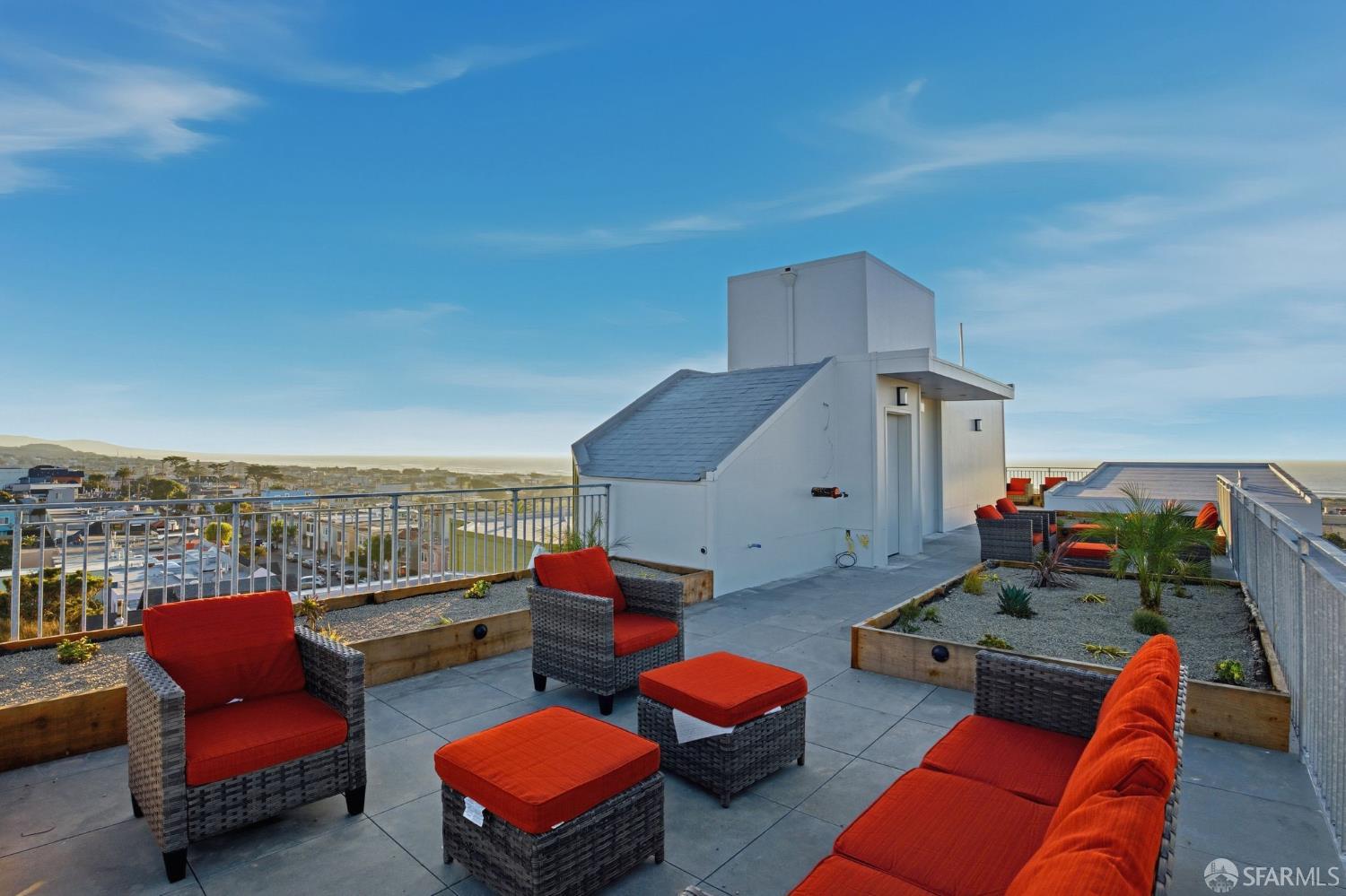 3945 Judah Street # 401