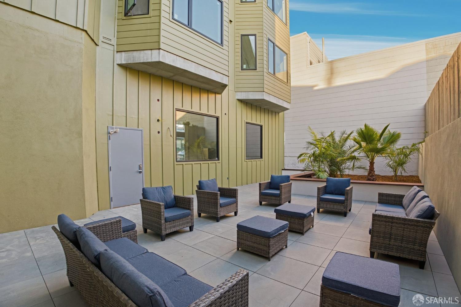 3945 Judah Street # 401