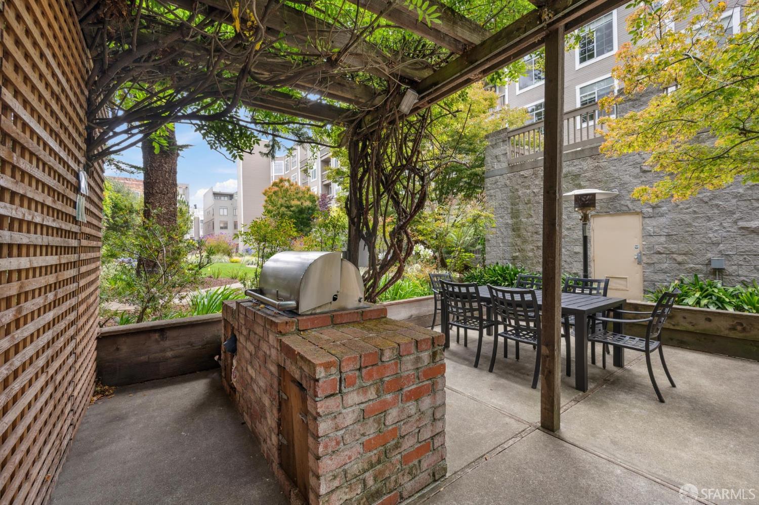 2060 Sutter Street # 406