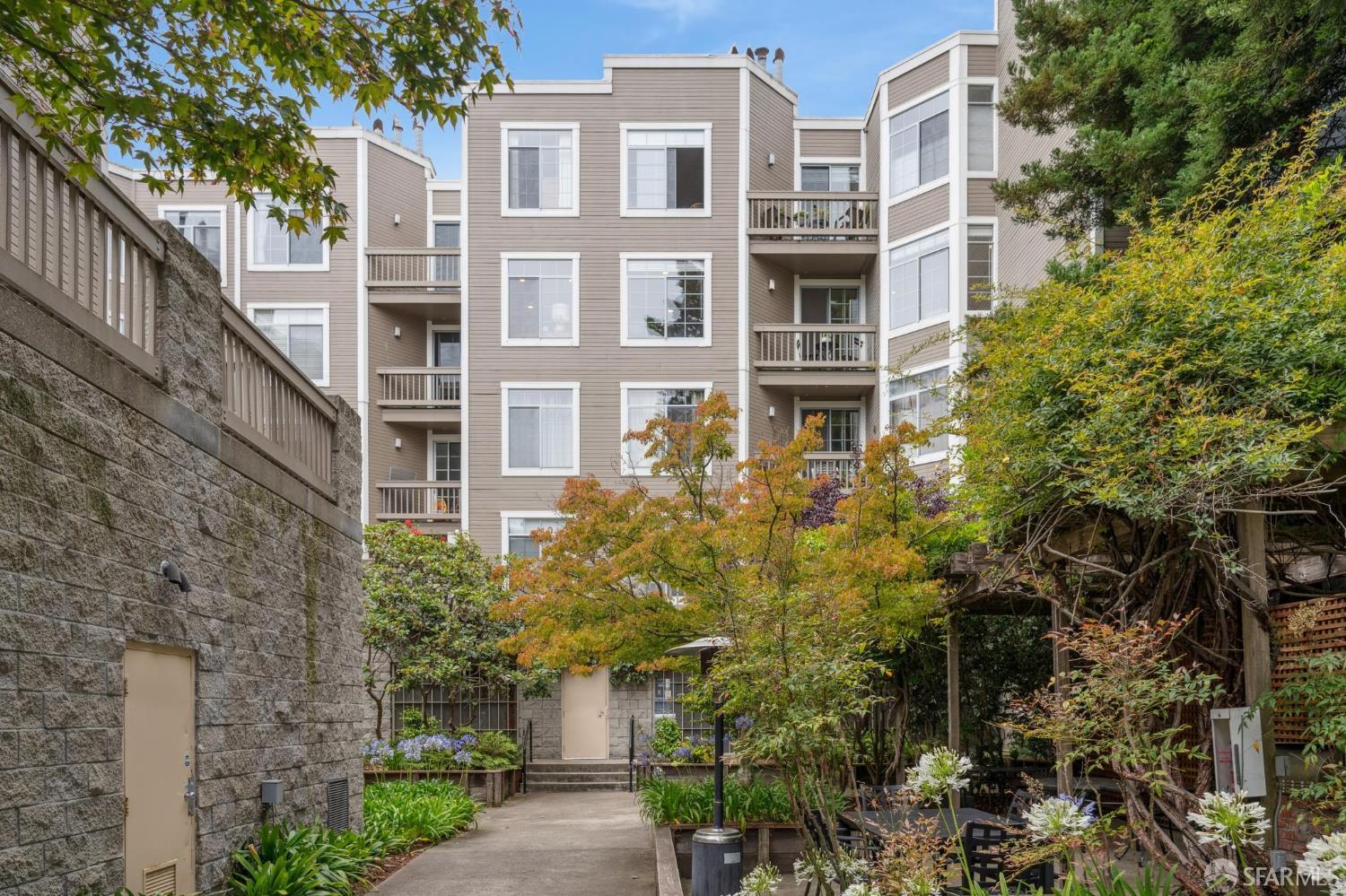 2060 Sutter Street # 406