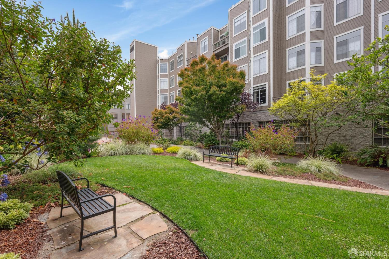 2060 Sutter Street # 406