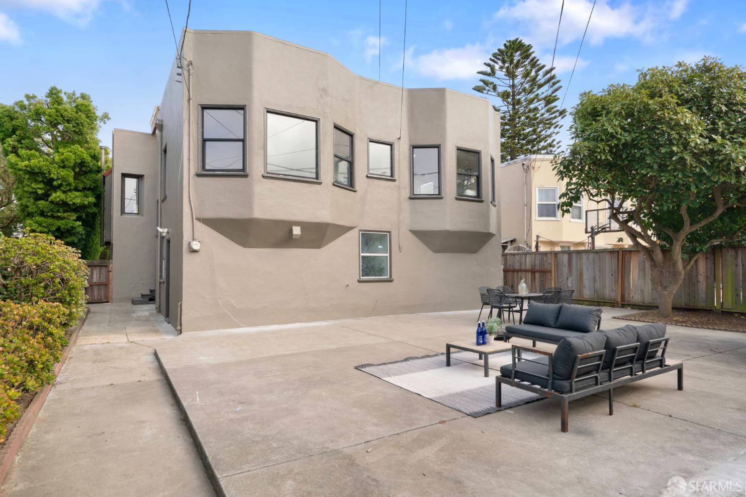 145 De Soto Street