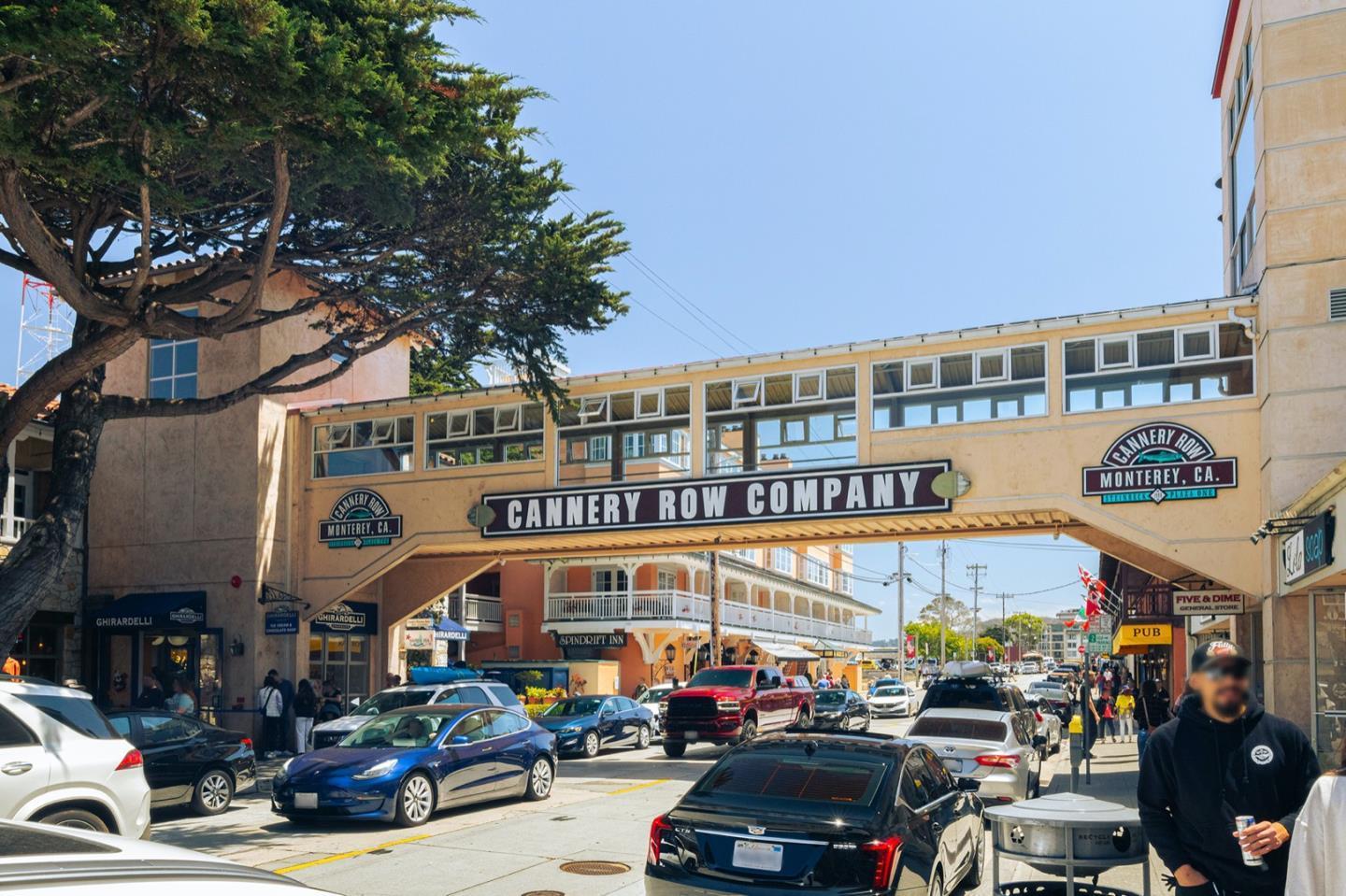 621 Mcclellan Avenue Studio