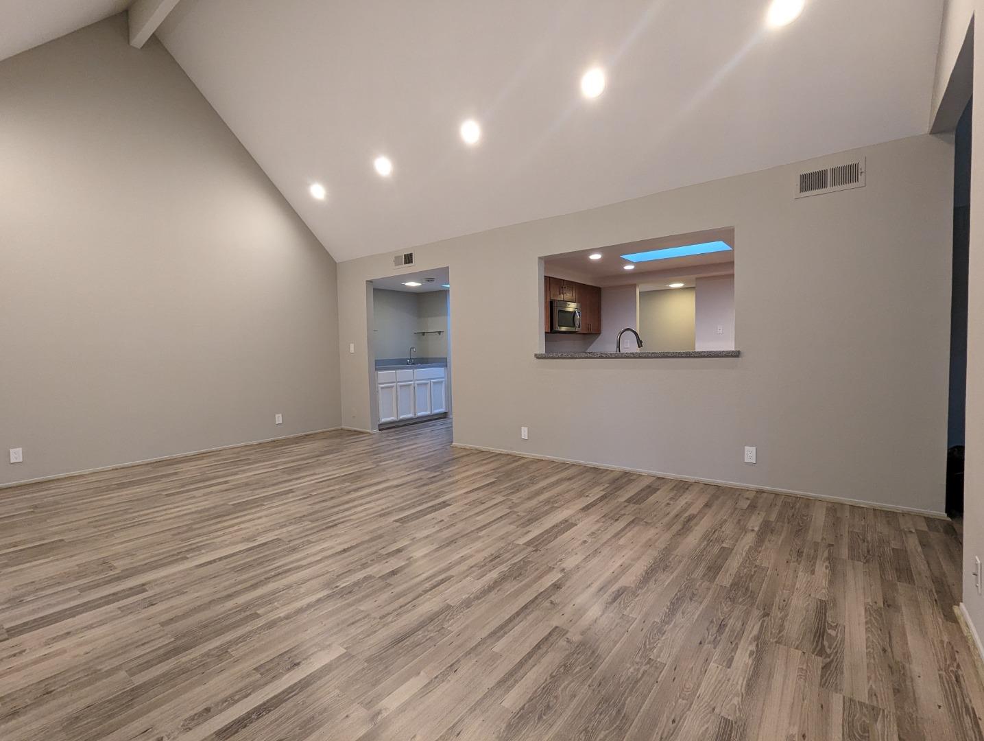 537 Thain Way