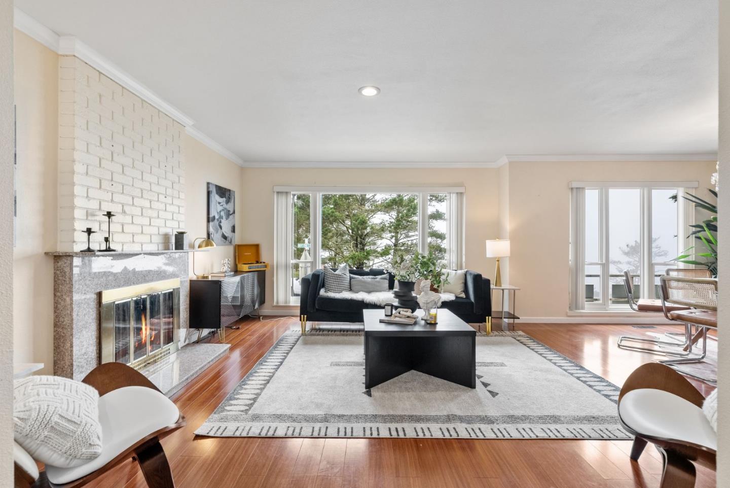 611 Foothill DR