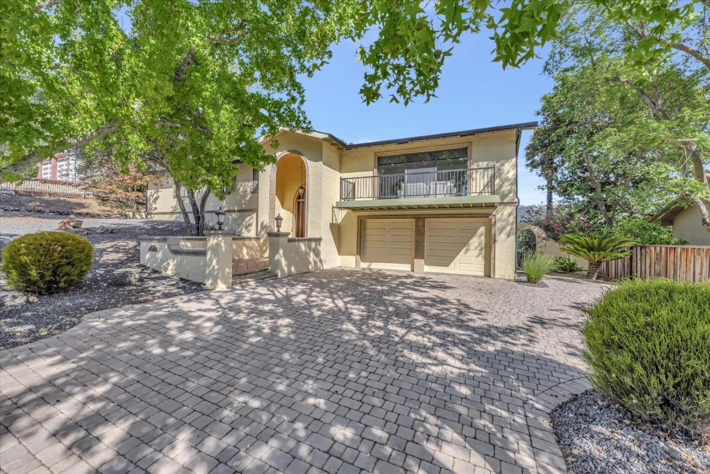 15885 Oakridge Road