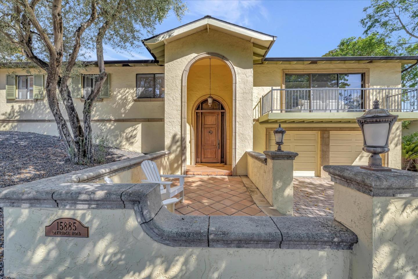 15885 Oakridge Road