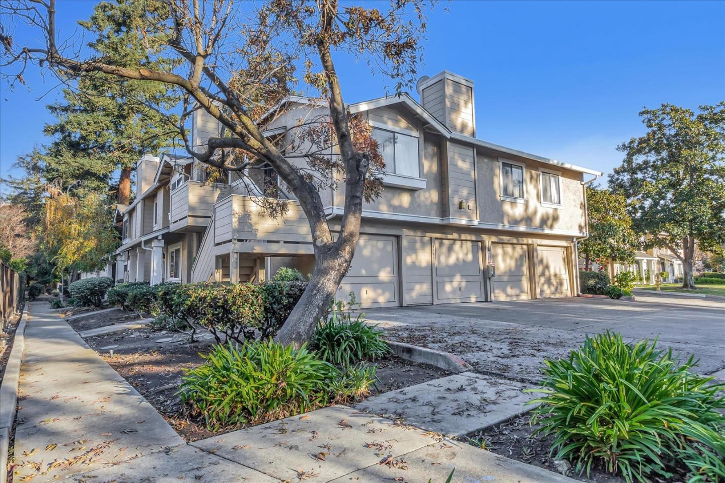 3537 Ivalynn Circle