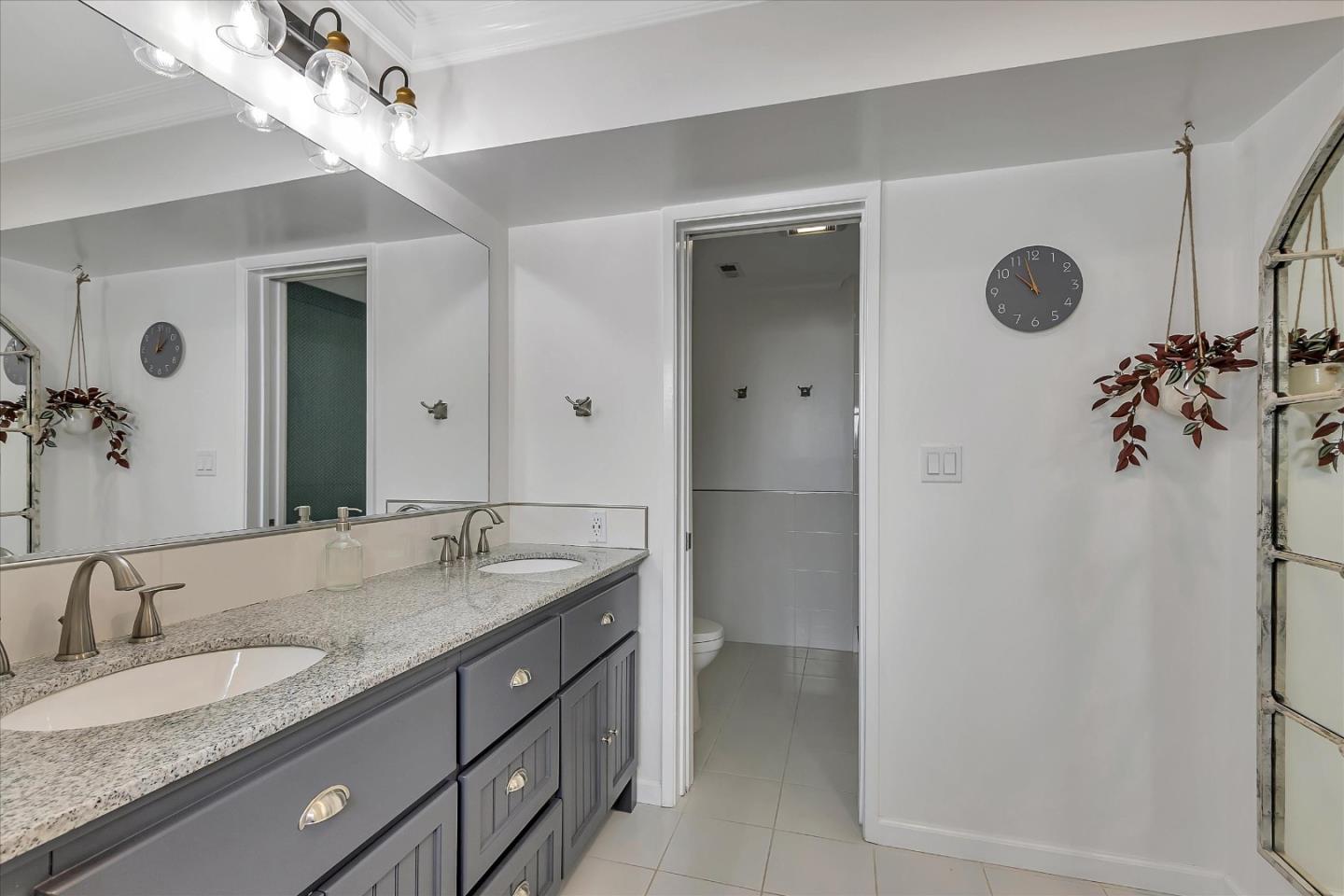 1261 Oddstad Boulevard