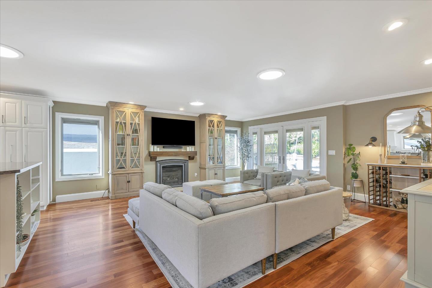1261 Oddstad Boulevard