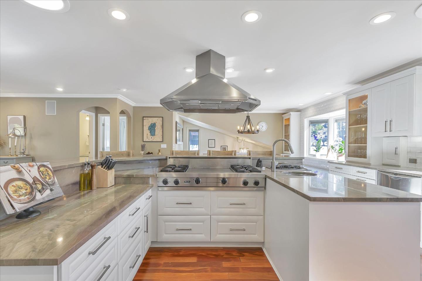1261 Oddstad Boulevard