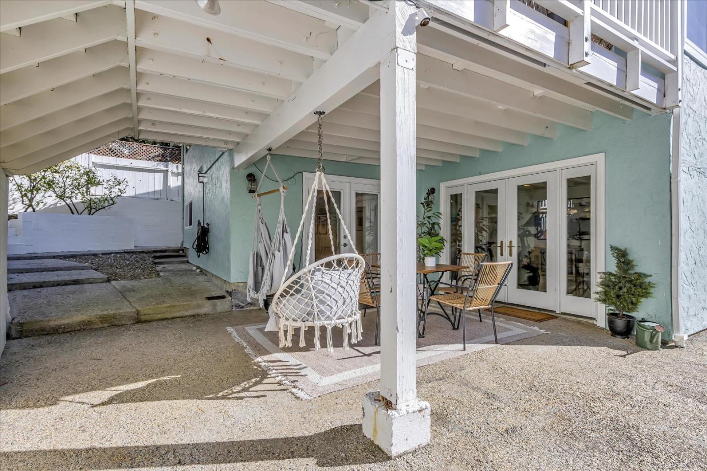 1261 Oddstad Boulevard