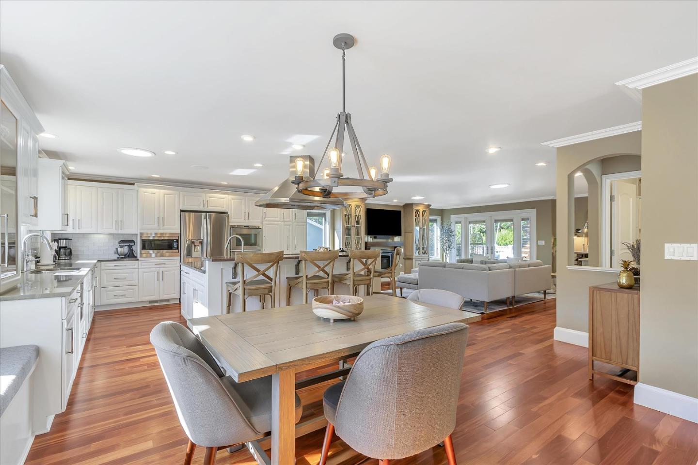 1261 Oddstad Boulevard
