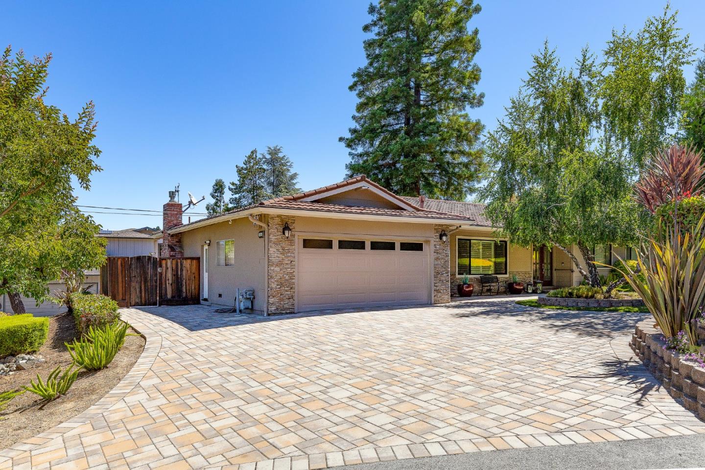 624 California Way