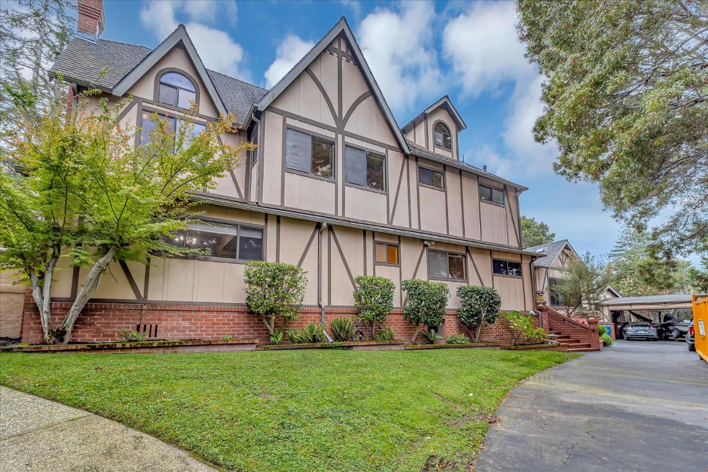 3103 Hillside Drive
