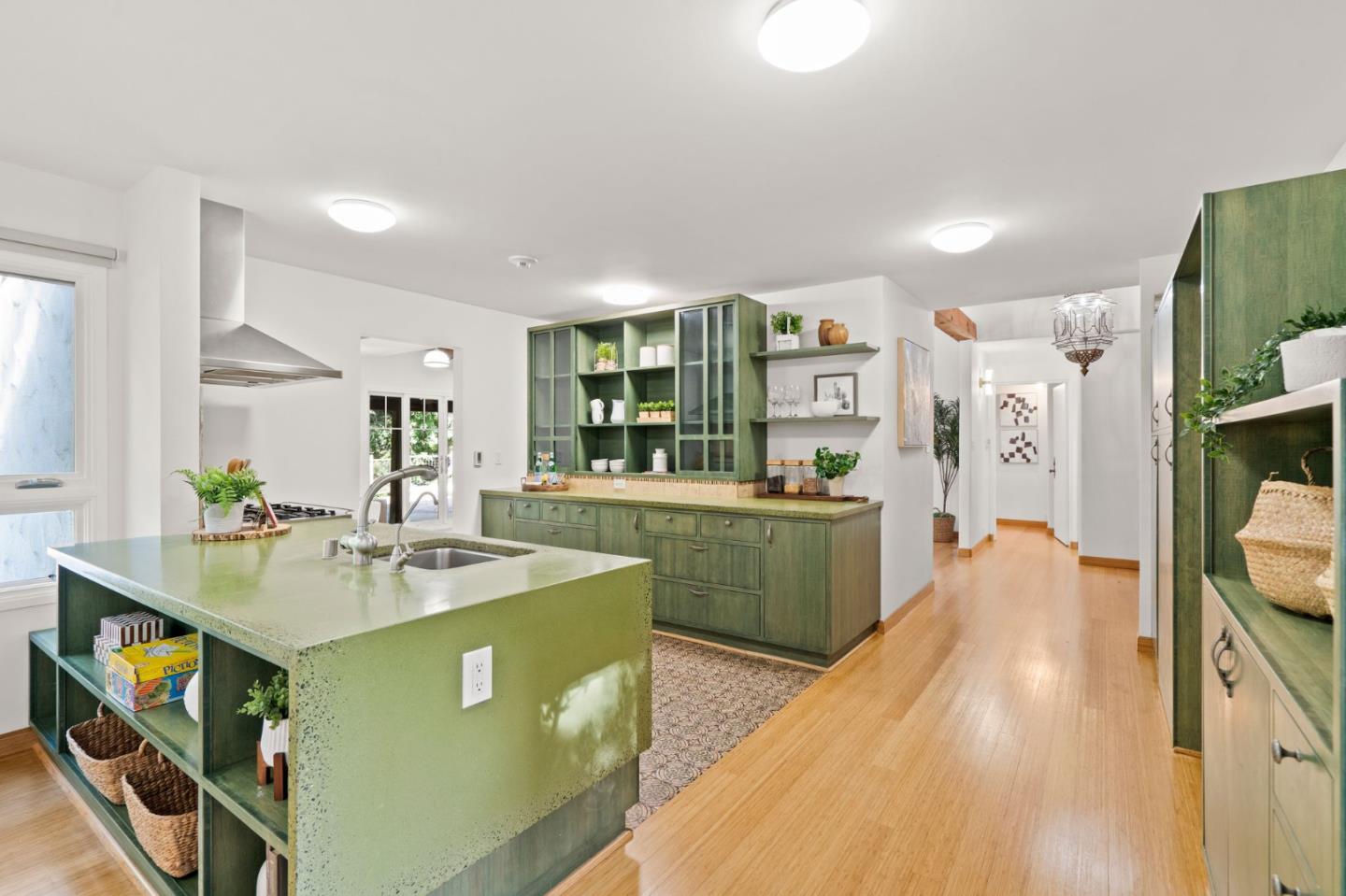 320 Cervantes Road