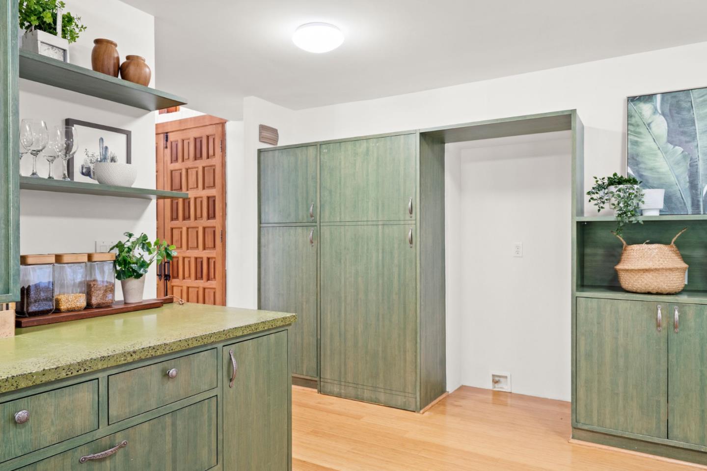 320 Cervantes Road