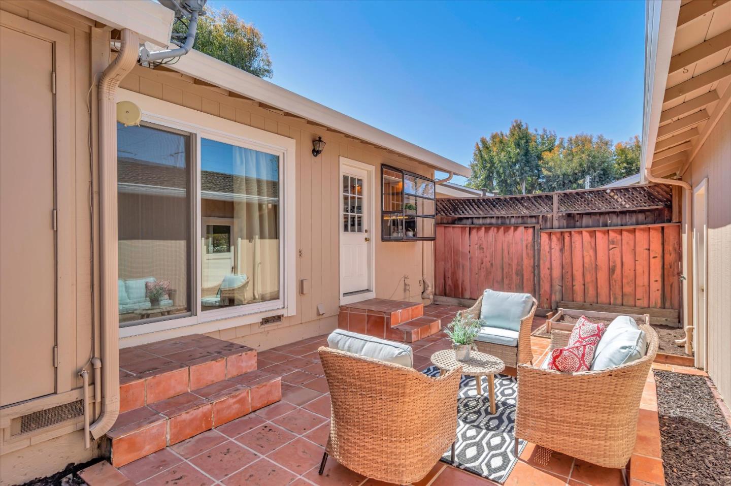 22762 Majestic Oak Way