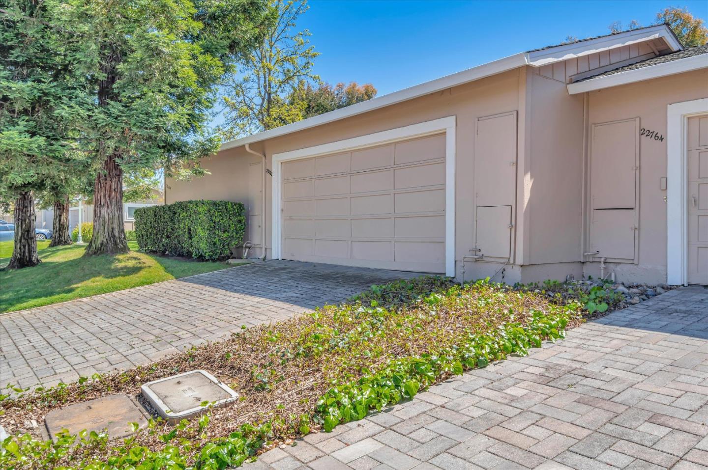 22762 Majestic Oak Way