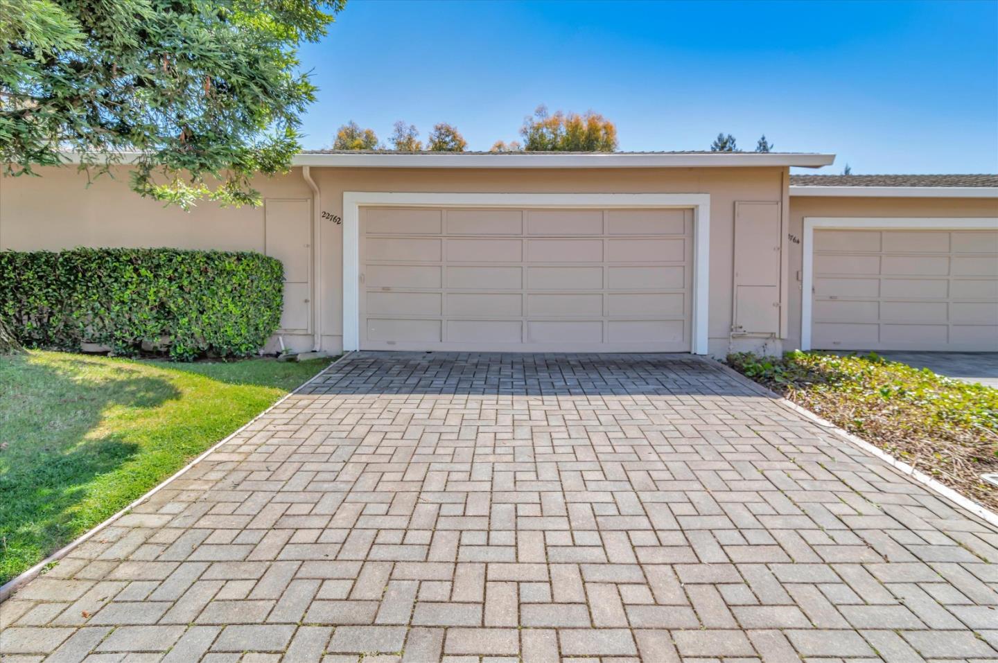 22762 Majestic Oak Way