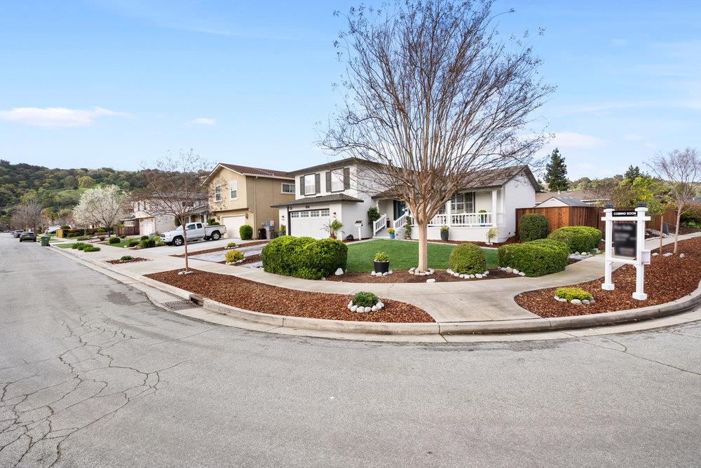 6123 Valley Glen DR