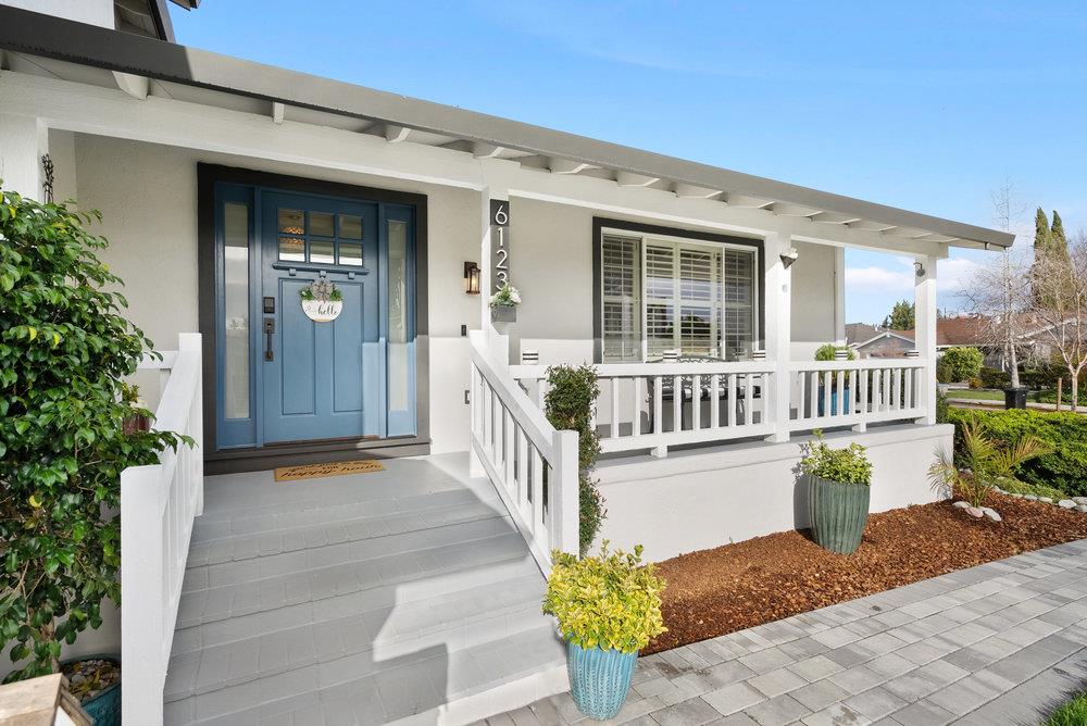 6123 Valley Glen DR
