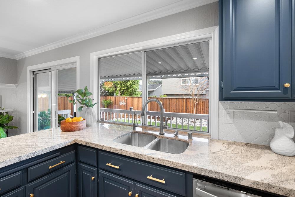 6123 Valley Glen DR