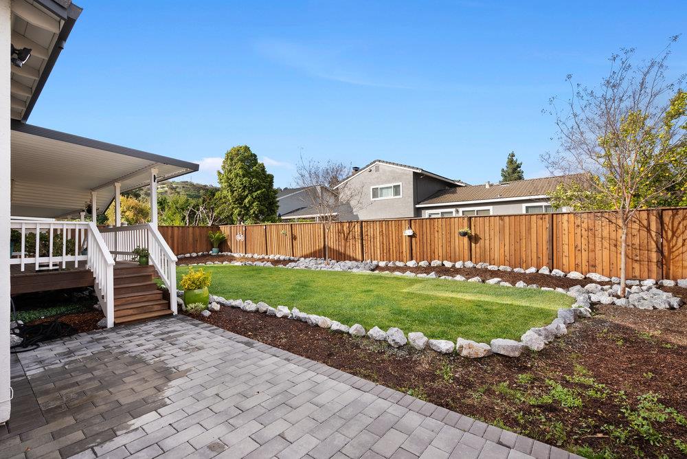 6123 Valley Glen DR