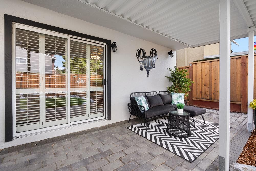 6123 Valley Glen DR