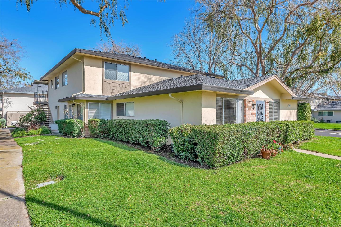 283 East Latimer Avenue 4