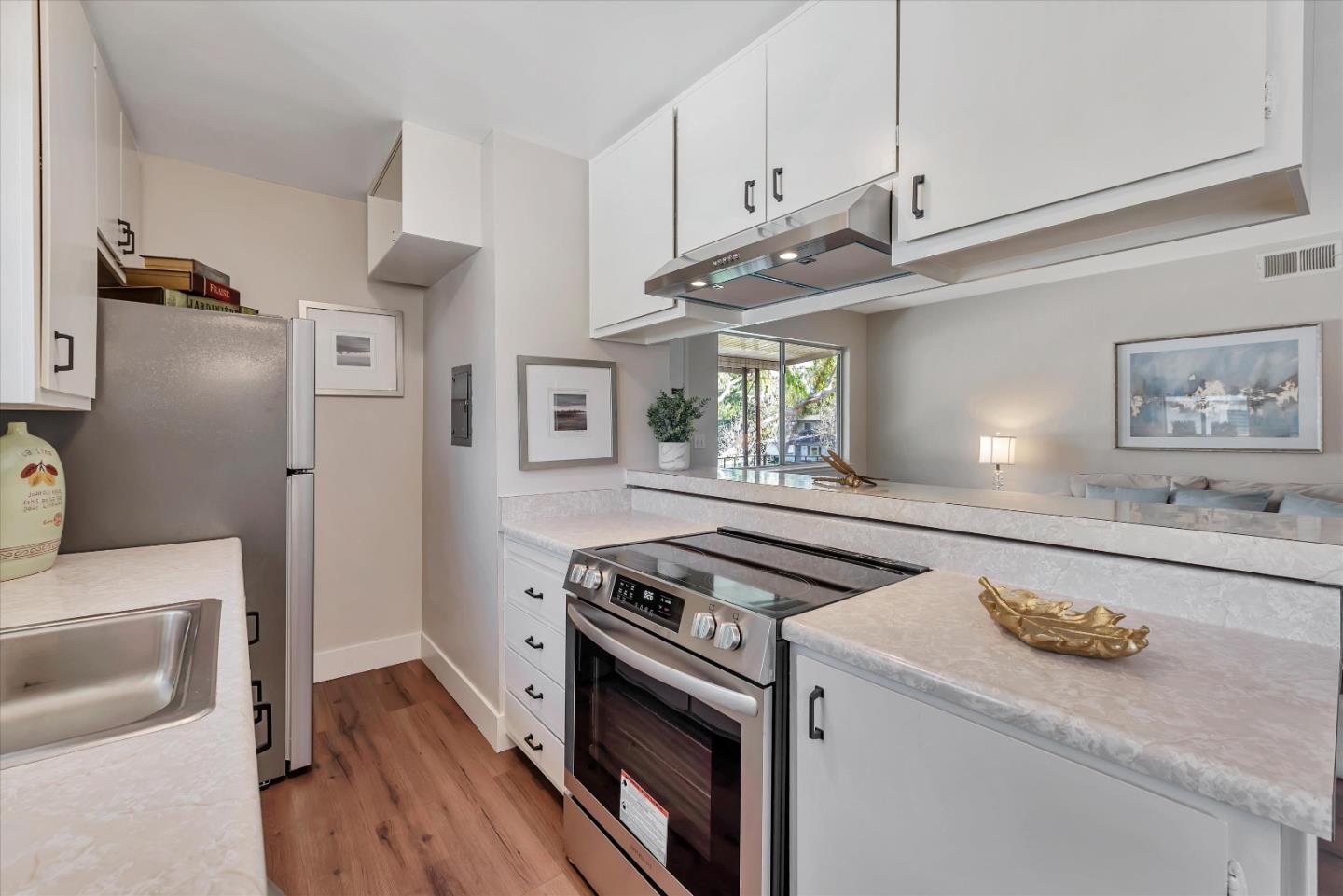 283 East Latimer Avenue 4