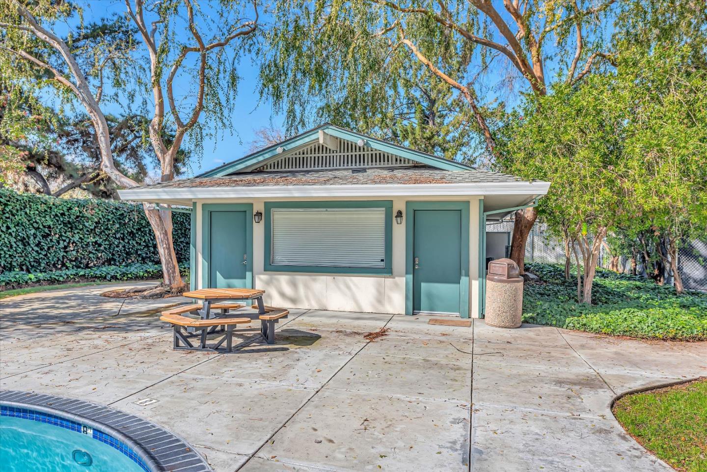283 East Latimer Avenue 4