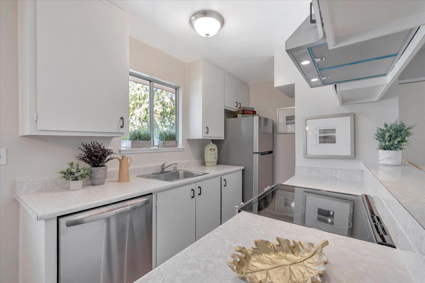 283 East Latimer Avenue 4