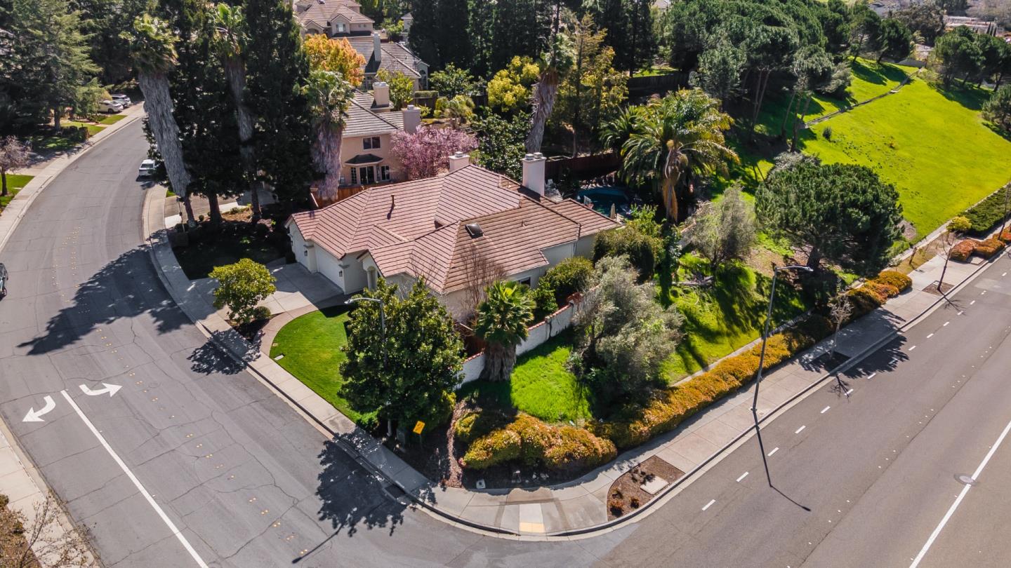 21 Chantecler Drive