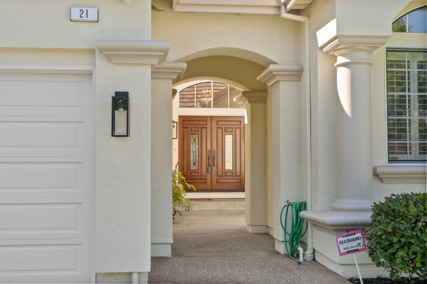 21 Chantecler Drive