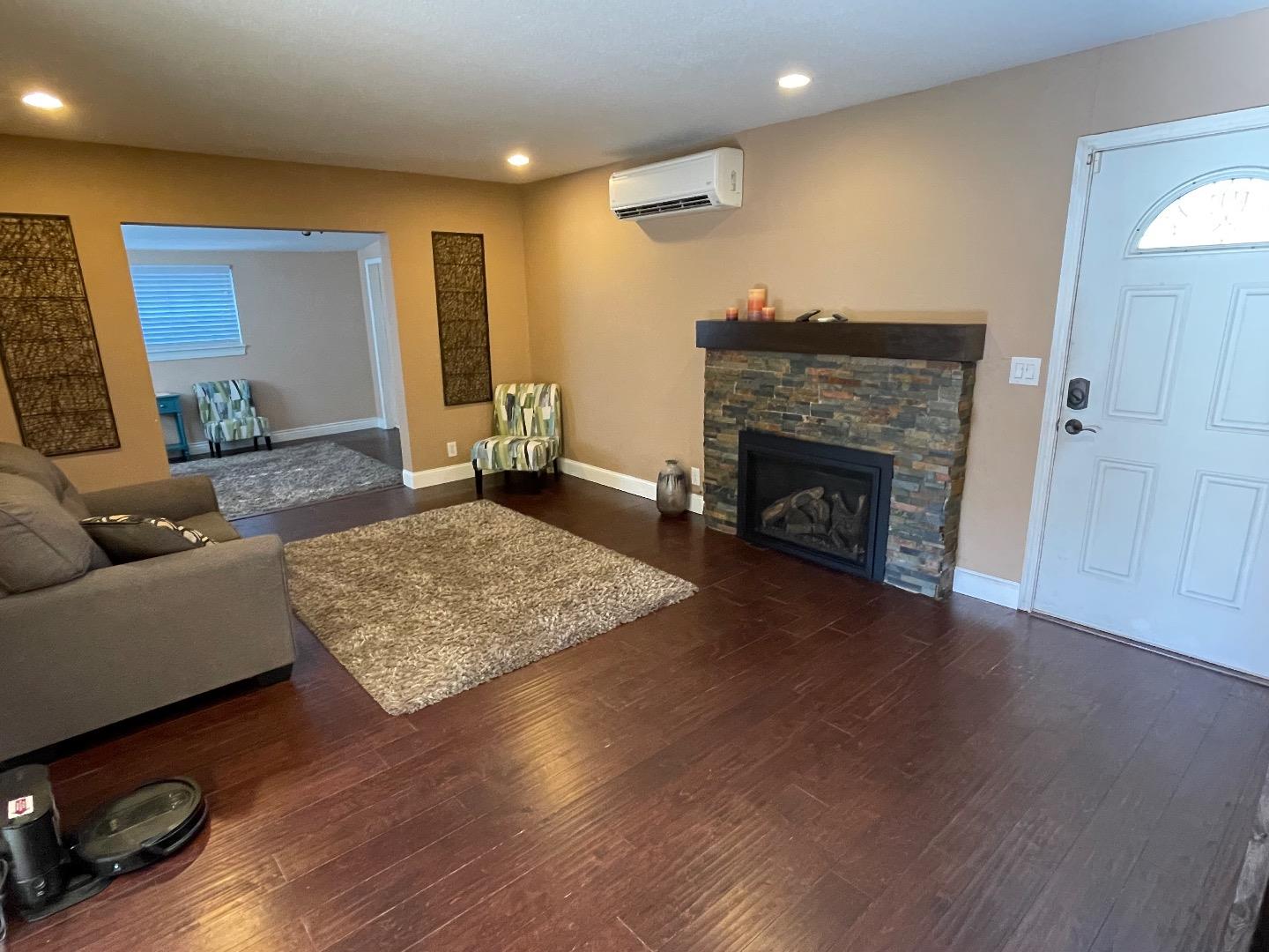 304 Oakberry Way