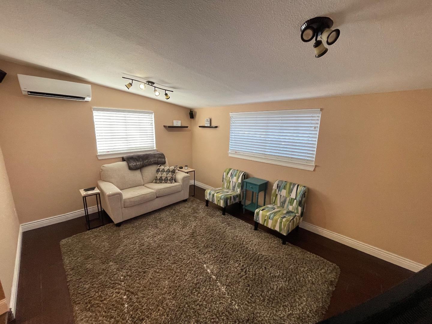 304 Oakberry Way