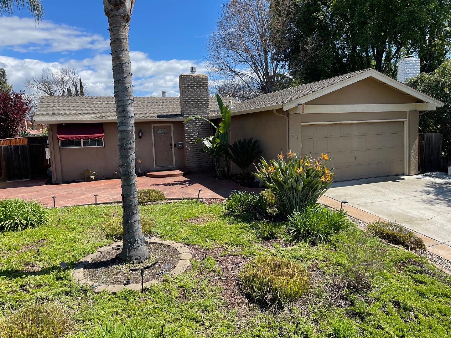 304 Oakberry Way