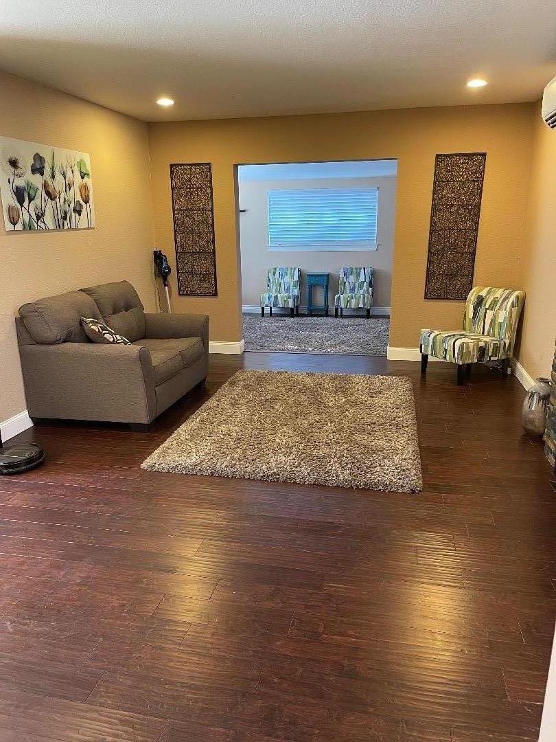 304 Oakberry Way