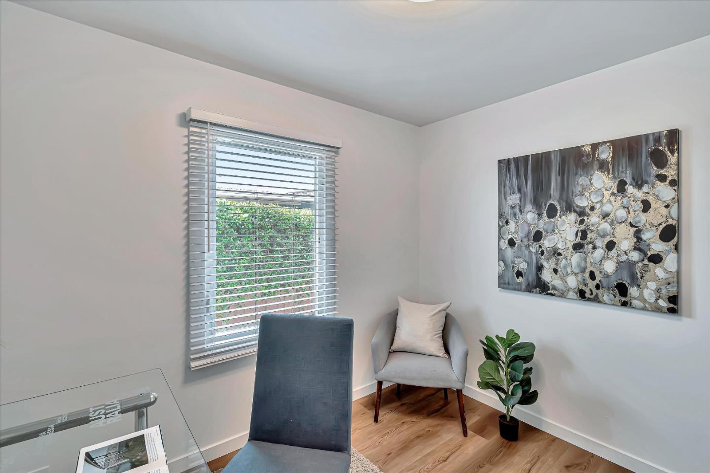 1277 Crestwood Drive
