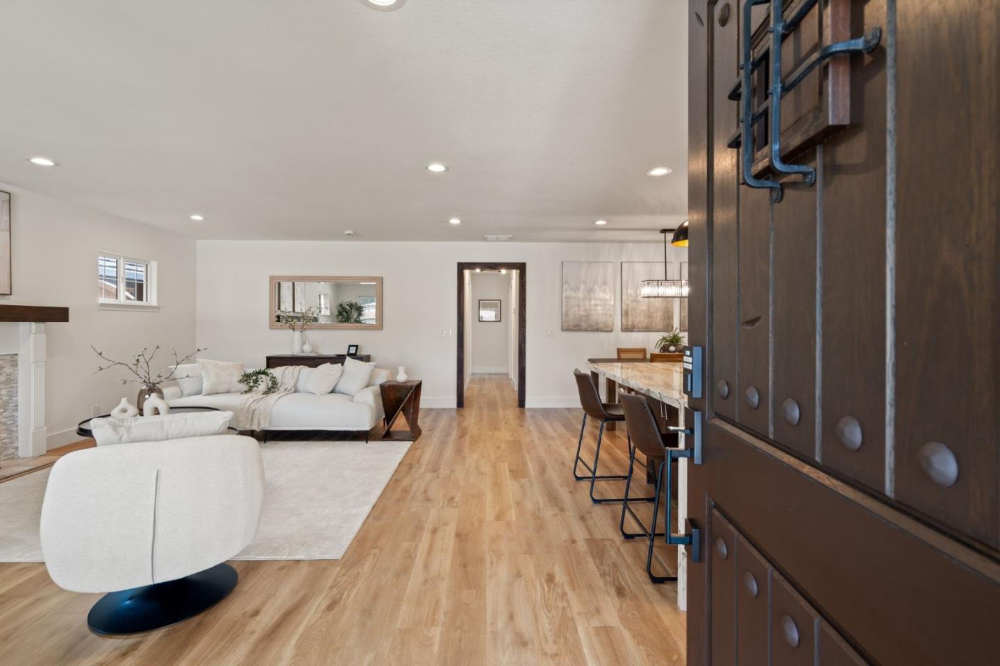 2969 Vivian Lane