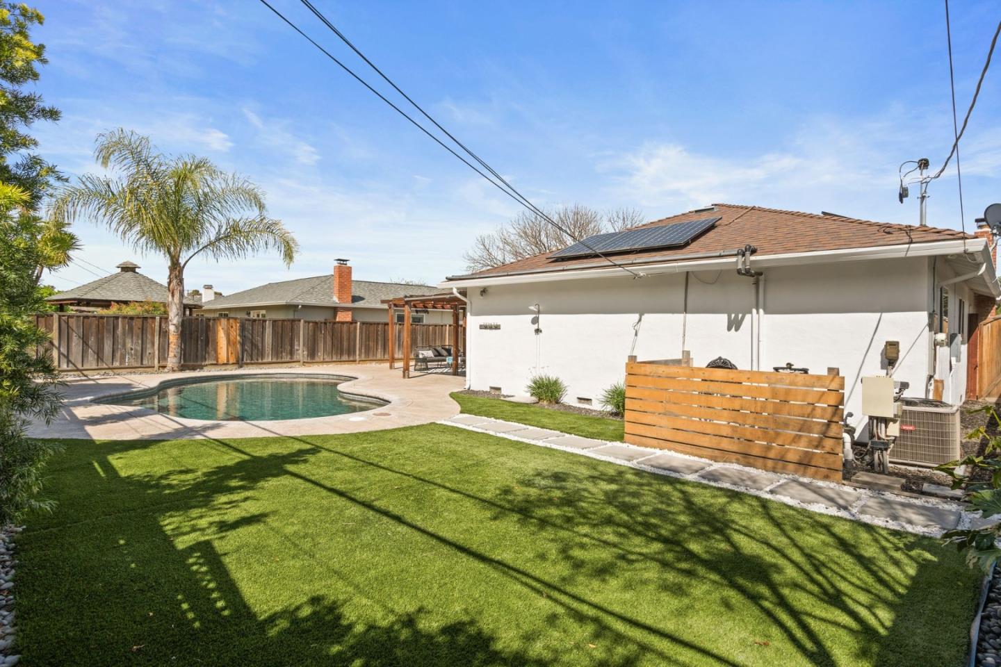 2969 Vivian Lane