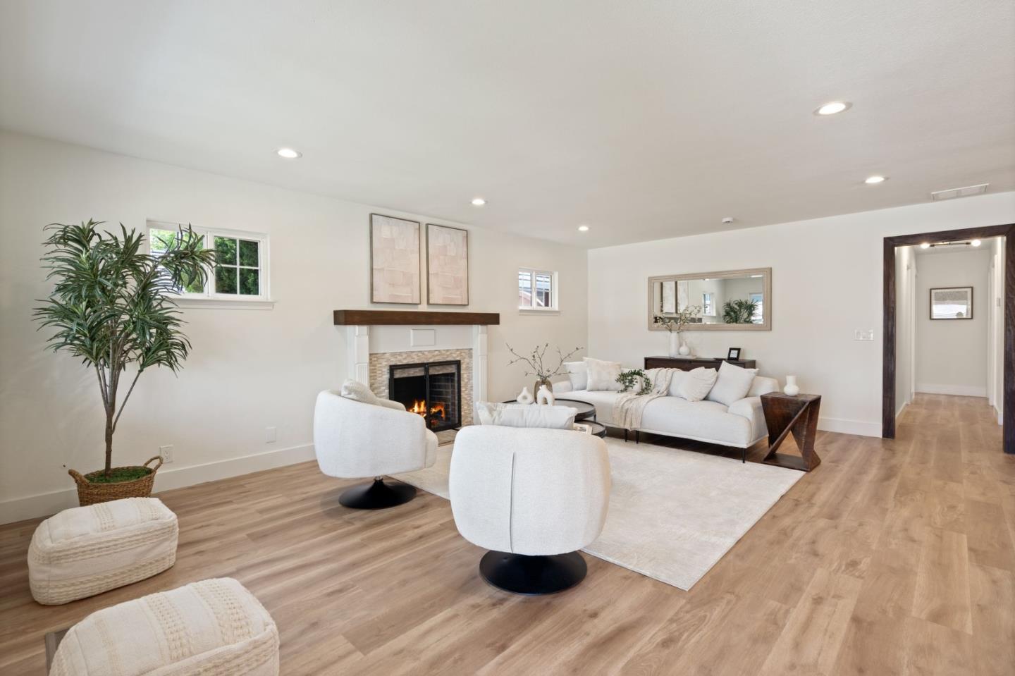 2969 Vivian Lane
