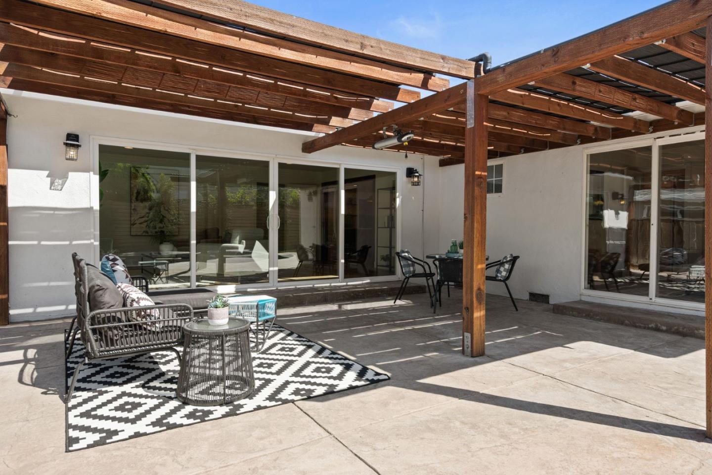 2969 Vivian Lane