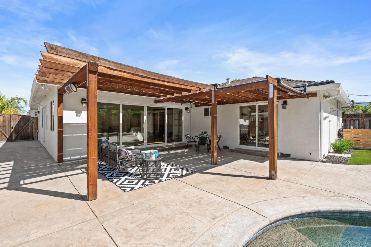 2969 Vivian Lane