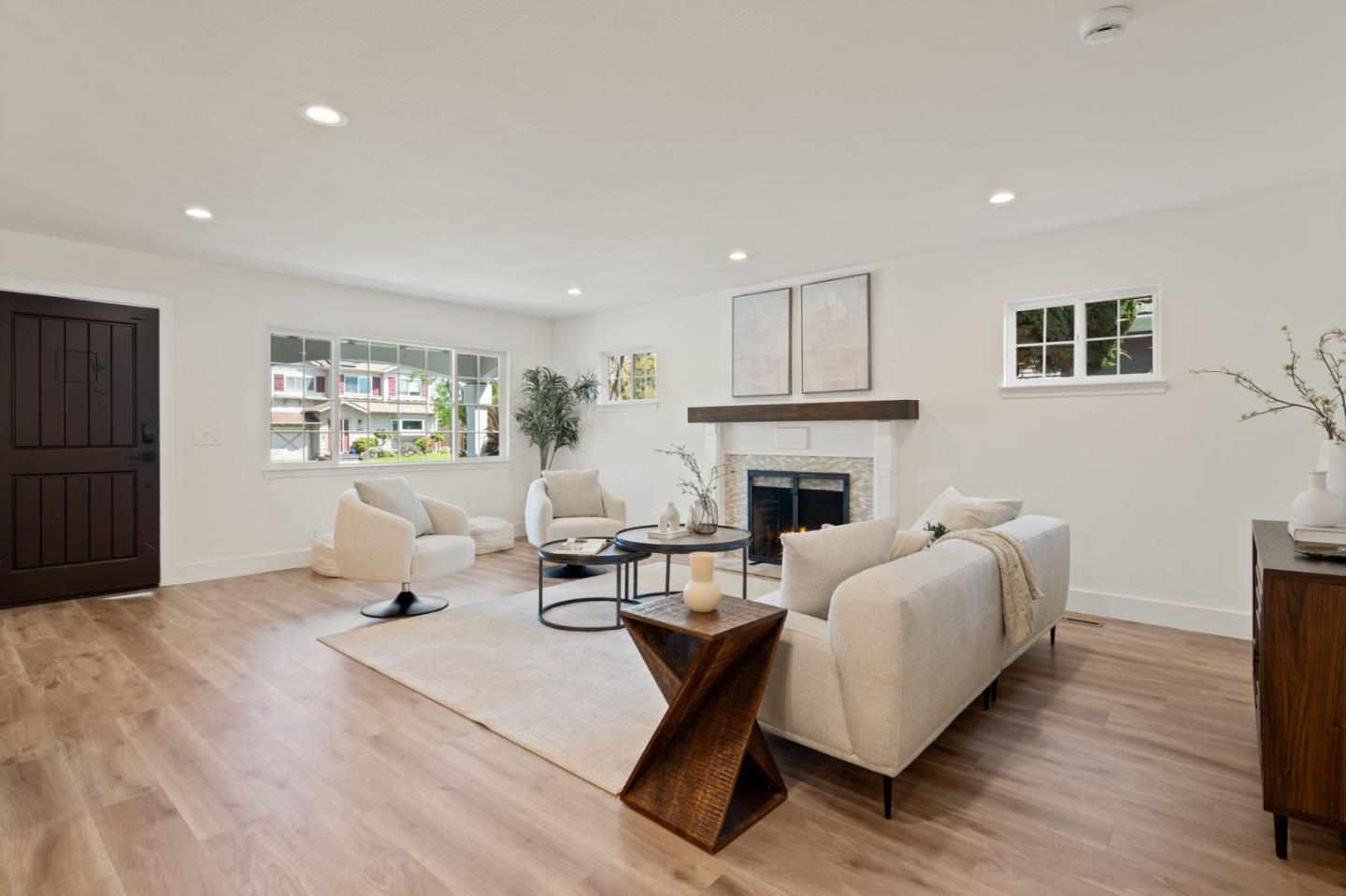 2969 Vivian Lane