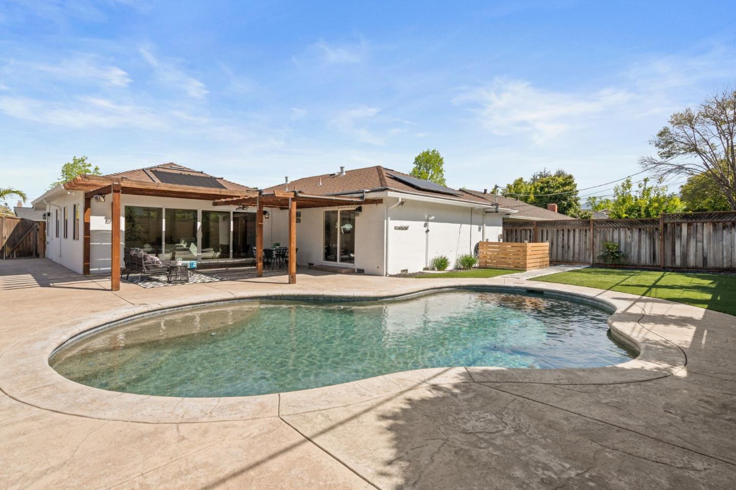 2969 Vivian Lane