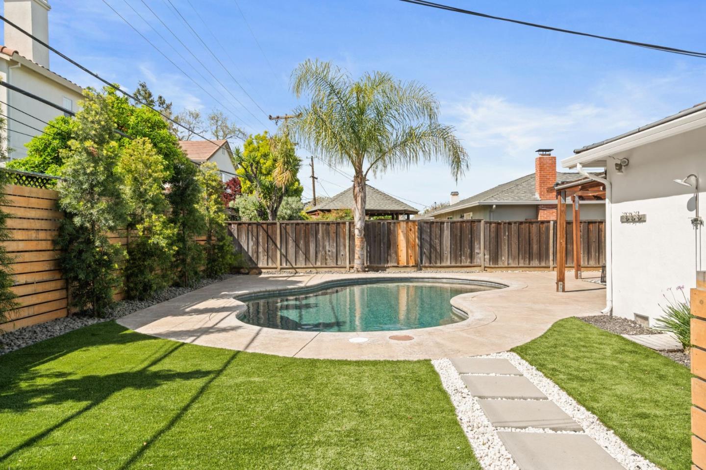 2969 Vivian Lane